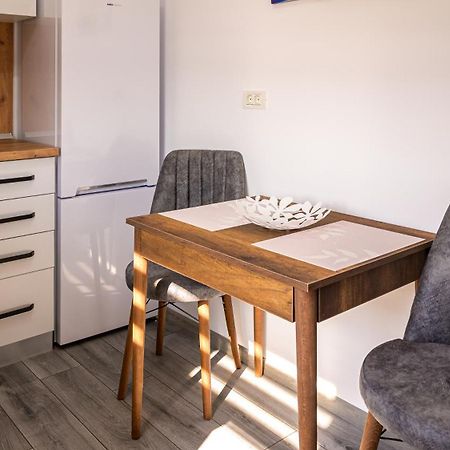 Apartamento Nina House Târgu Jiu Exterior foto