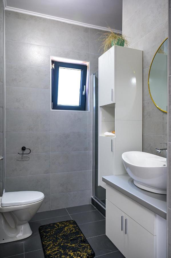 Apartamento Nina House Târgu Jiu Exterior foto